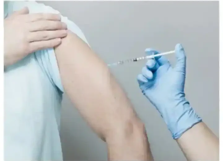 कोविड-19 वैक्सीन के बूस्टर डोज पर अमेरिका के टॉप डॉक्टर फाउची की क्या है राय, जानिए