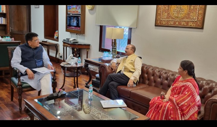 केंद्रीय वाणिज्य व उद्योग मंत्री पीयूष गोयल से मिले डॉ. एमजे खान